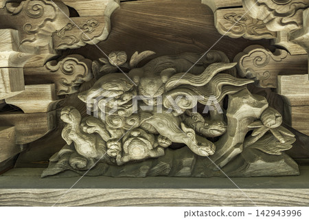 Akasaki Kanzaki Shrine, carvings on the main hall, Kotoura Town, Tottori Prefecture Akasaki Kanzaki Shrine, carvings on the main hall, Kotoura Town, Tottori Prefecture 142943996
