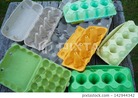 Paper egg packaging selection for sustainable household waste sorting concepts Paper egg packaging selection for sustainable household waste sorting concepts 142944342