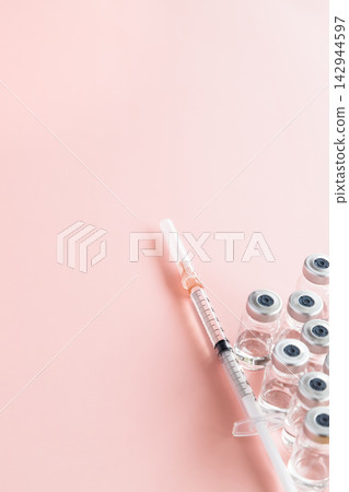 A 1ml syringe containing 0.5ml of medication. A 1ml syringe containing 0.5ml of medication. 142944597
