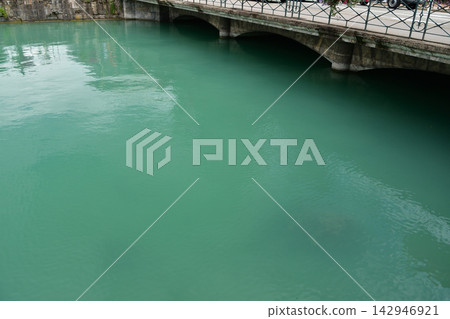 Summer scenery at Lake Annecy, France (July 2021) 142946921
