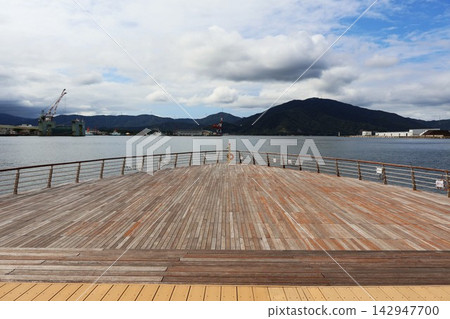 Boardwalk and board deck at Kanegasaki Green Space (Kanegasaki-cho, Tsuruga City, Fukui Prefecture) Boardwalk and board deck at Kanegasaki Green Space (Kanegasaki-cho, Tsuruga City, Fukui Prefecture) 142947700