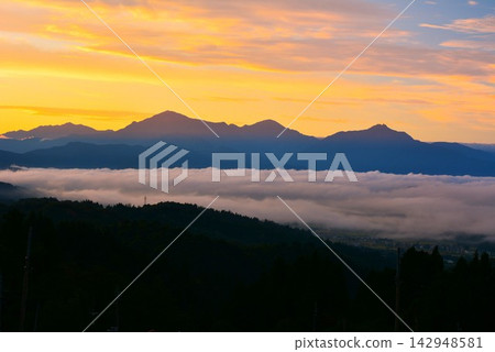 木澤雲海與黎明 - 越後三山日出 木澤雲海與黎明 - 越後三山日出 142948581