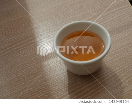 Hot jasmine tea Hot jasmine tea 142949304