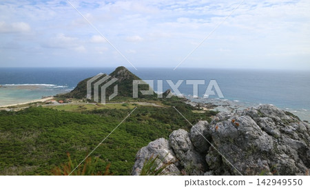 A breathtaking view woven from the sea, sky, and green islands. A breathtaking view woven from the sea, sky, and green islands. 142949550