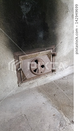Firebox of a Goemon-style bath 142949699