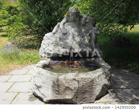 海蒂噴泉(瑞士),邁恩費爾德的熱門旅遊景點。 海蒂噴泉(瑞士),邁恩費爾德的熱門旅遊景點。 142950200