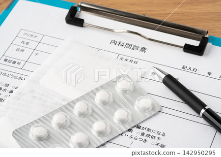 Internal medicine questionnaire, tablets, and powdered medicine Internal medicine questionnaire, tablets, and powdered medicine 142950295