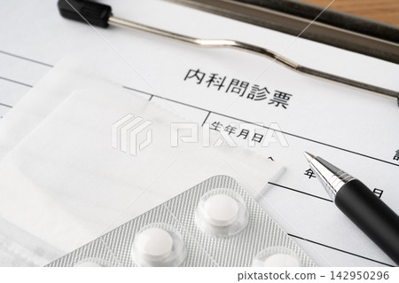Internal medicine questionnaire, tablets, and powdered medicine Internal medicine questionnaire, tablets, and powdered medicine 142950296