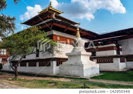 Traditional Bhutanese Dzong Monastery with Golden Roof and Stupa Traditional Bhutanese Dzong Monastery with Golden Roof and Stupa 142950349
