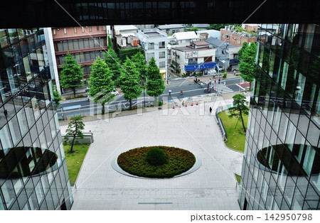 大學校園廣場及週邊街景 大學校園廣場及週邊街景 142950798