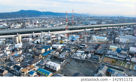 Drone photography was used to capture city views from 150 meters above the ground, which can be used to capture views of construction sites in Kadoma City and Neyagawa City, Osaka Prefecture. Drone photography was used to capture city views from 150 meters above the ground, which can be used to capture views of construction sites in Kadoma City and Neyagawa City, Osaka Prefecture. 142951172