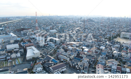 Drone photography was used to capture city views from 150 meters above the ground, which can be used to capture views of construction sites in Kadoma City and Neyagawa City, Osaka Prefecture. Drone photography was used to capture city views from 150 meters above the ground, which can be used to capture views of construction sites in Kadoma City and Neyagawa City, Osaka Prefecture. 142951173