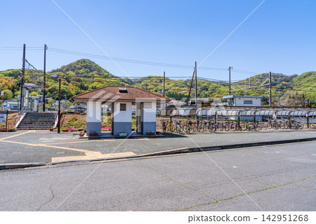 岡山縣岡山市JR宇野線備前片岡站的春景(1) 岡山縣岡山市JR宇野線備前片岡站的春景(1) 142951268