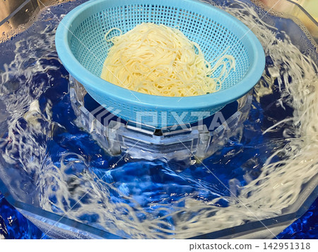 Kagoshima, Tosenkyo: Rotating flowing somen noodles, somen noodles served in a basket Kagoshima, Tosenkyo: Rotating flowing somen noodles, somen noodles served in a basket 142951318