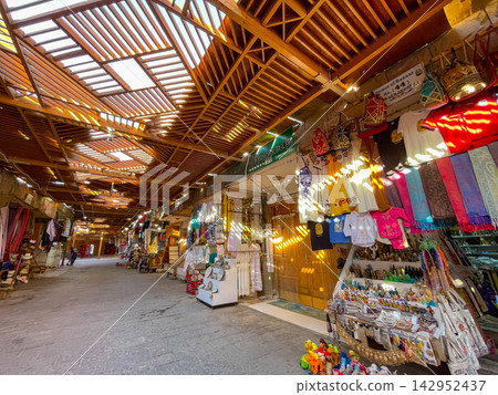 埃及盧克索帝王谷前的紀念品商店 埃及盧克索帝王谷前的紀念品商店 142952437