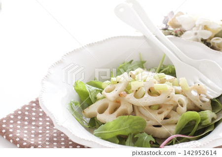 蓮藕和水菜沙拉 蓮藕和水菜沙拉 142952614
