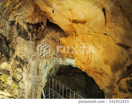 Inside of Shikashi Shonyudo Cave (Kyoto Prefecture) Inside of Shikashi Shonyudo Cave (Kyoto Prefecture) 142952833