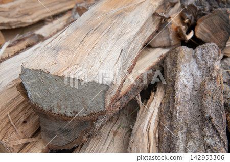 cut firewood cut firewood 142953306