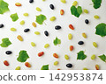 Fresh grapes on a light background. Light summer or autumn fruit texture. Healthy food. Top view. Copyspace 142953874