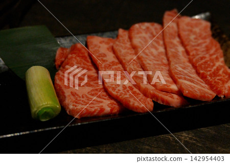 Luxurious and delicious! High-quality grilled meat Luxurious and delicious! High-quality grilled meat 142954403