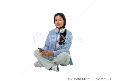 Woman using smartphone while sitting on the floor, PNG Woman using smartphone while sitting on the floor, PNG 142955294