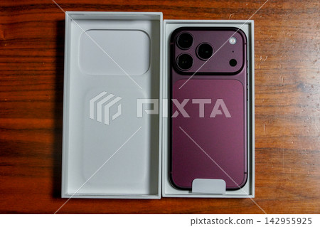smartphone smartphone 142955925