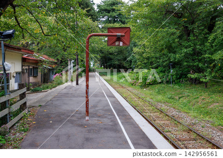 Platform and tracks of a single-track station Platform and tracks of a single-track station 142956561