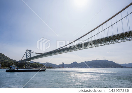 從壇之浦砲台遺址眺望關門橋。 從壇之浦砲台遺址眺望關門橋。 142957286