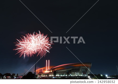 A magnificent display of fireworks blooming in the night sky: Saitama Stadium Fireworks Festival A magnificent display of fireworks blooming in the night sky: Saitama Stadium Fireworks Festival 142958032