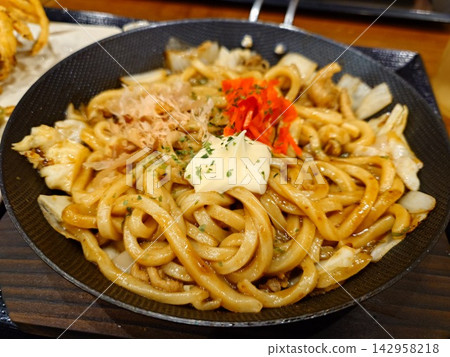 stir-fried udon stir-fried udon 142958218