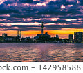 夕陽西下，晴空塔和中川河的景色盡收眼底。 142958588