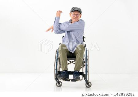 老年男性輪椅伸展 142959292