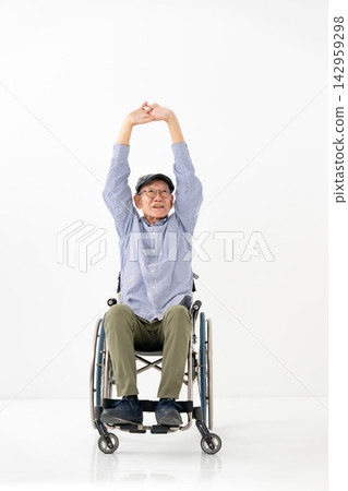 老年男性輪椅伸展 142959298