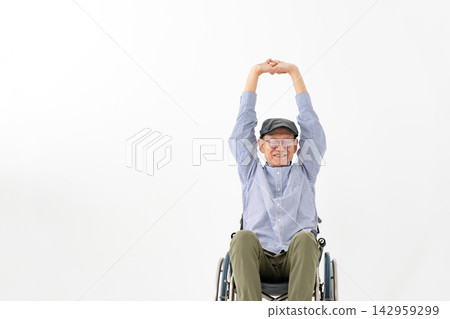 老年男性輪椅伸展 142959299