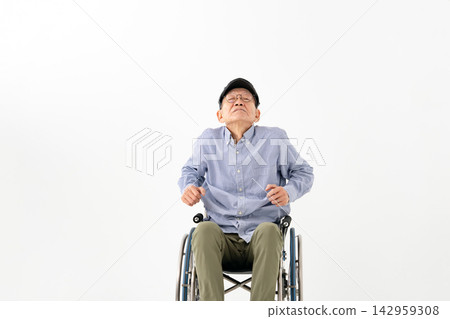 老年男性輪椅伸展 142959308