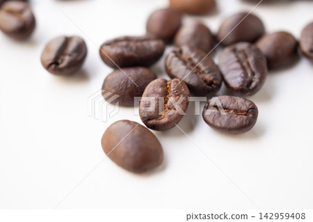 coffee beans isolated on white background coffee beans isolated on white background 142959408
