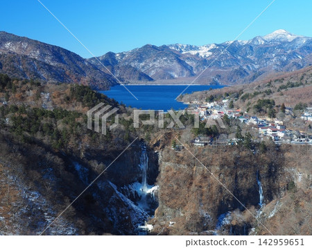 Winter views of Kegon Falls and Lake Chuzenji from Akechidaira 142959651
