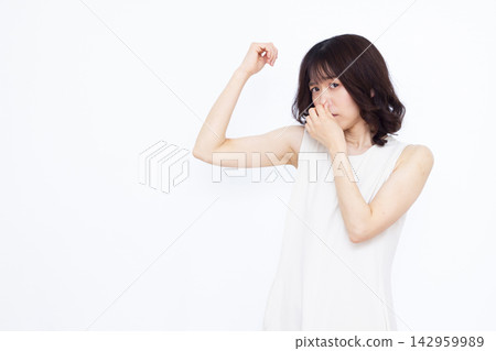 Women who care about the smell aside Women who care about the smell aside 142959989