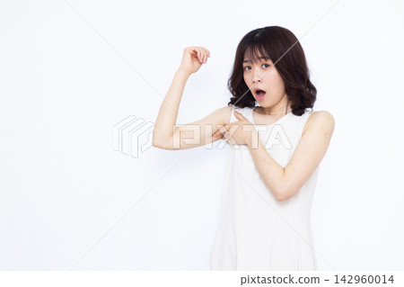 Women who care about sweating sideways Women who care about sweating sideways 142960014