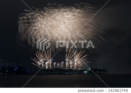 Fireworks on Hakkeijima Fireworks on Hakkeijima 142961749