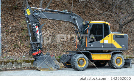Wheeled Excavator Wheeled Excavator 142962000