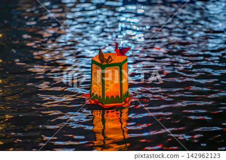 In Mishima City, where spring water from Mount Fuji flows, a lantern-floating ceremony takes place on the Sakuragawa River, a quintessential summer tradition. In Mishima City, where spring water from Mount Fuji flows, a lantern-floating ceremony takes place on the Sakuragawa River, a quintessential summer tradition. 142962123