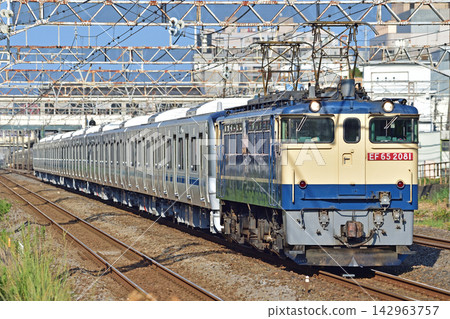 東海道本線、平塚、JR貨運EF65-2081(新鶴見)+小田急5000系列5002編組、貨運。 東海道本線、平塚、JR貨運EF65-2081(新鶴見)+小田急5000系列5002編組、貨運。 142963757