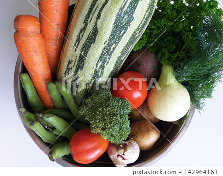 Fresh vegetables in a rustic bowl Fresh vegetables in a rustic bowl 142964161