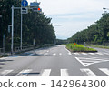 National Route 134, Nishihama Junior High School Intersection: A road scene along the Chigasaki coastline. 142964300