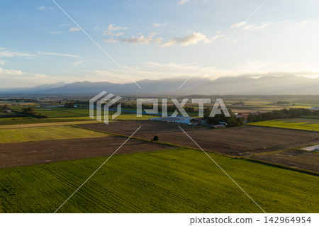 無人機從空中拍攝的清水町 無人機從空中拍攝的清水町 142964954