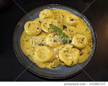 Sorrentinos in Creamy Orange Sauce with Basil Sorrentinos in Creamy Orange Sauce with Basil 142965137