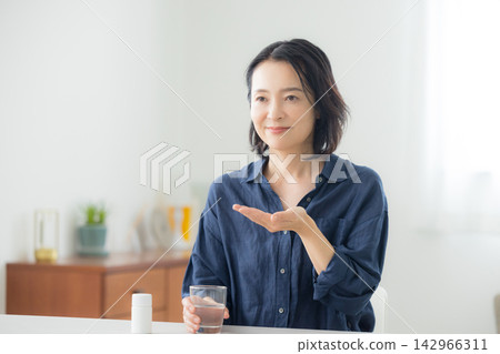 Medication image Medication image 142966311