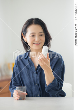 藥物圖像 藥物圖像 142966316