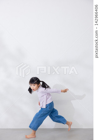 一個活潑的小學生 一個活潑的小學生 142966406